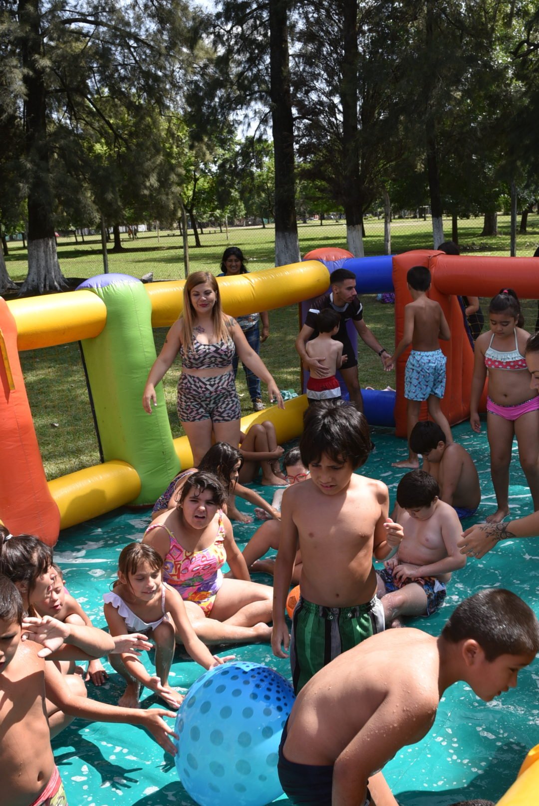 fiesta del agua en la colonia